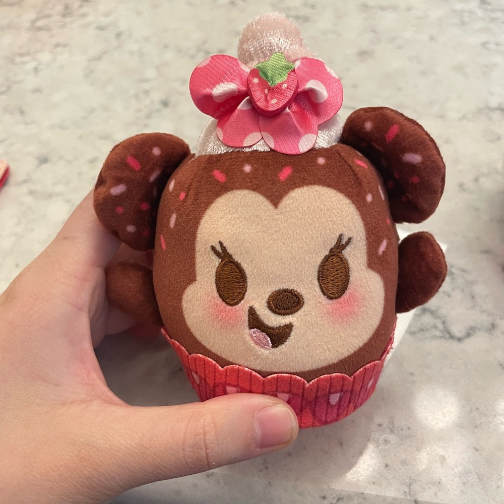 Disney munchling Minnie Mouse cupcake plush